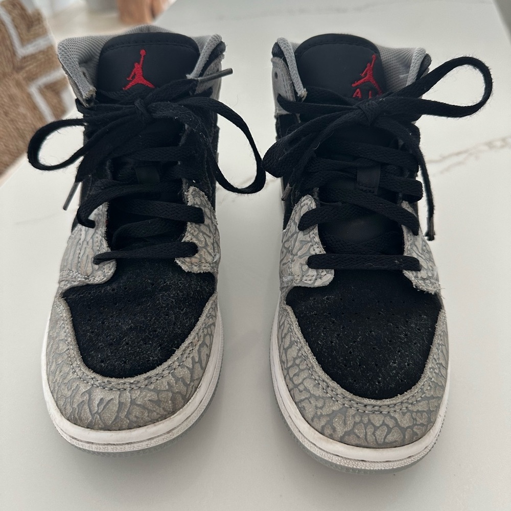 Nike Air Jordan 1 Mid SE Elephant Toe (Gray) size 4Y big kid